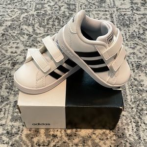 Adidas NWT shoes size 6 toddler